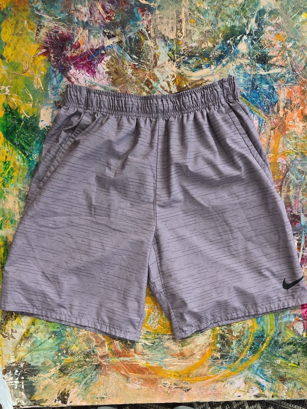 Nike Men’s Light Gray Athletic Shorts with Subtle Stripe